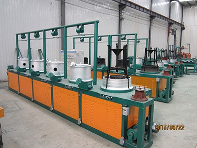 Pulley type wire drawing machine